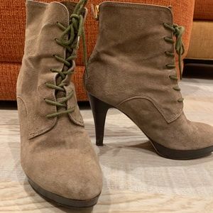 Franco Sarto 7M tan suede heeled boots